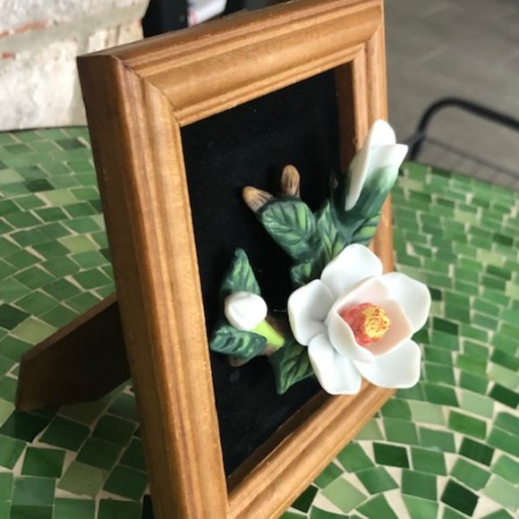 VINTAGE FRAMED PORCELAIN MAGNOLIA #46538 - Picture 2 of 8